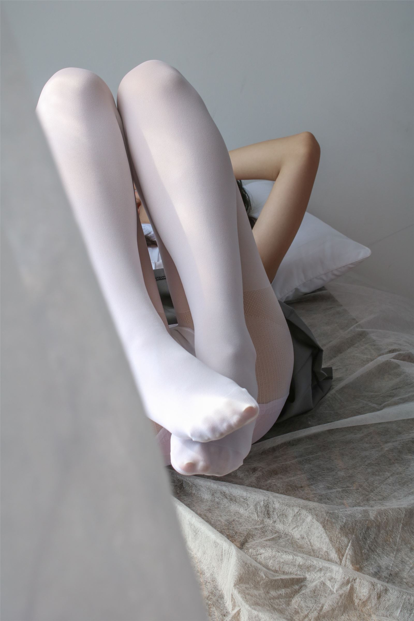 森萝财团写真 - [BETA-029] 玩手机的白丝少女 2